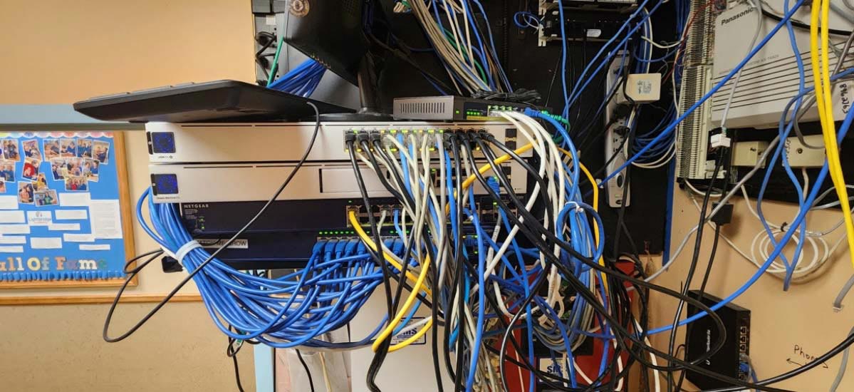 messy network cabling before mellintech solutions